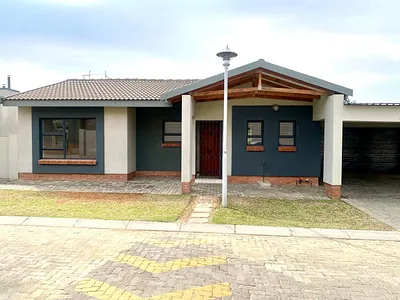 3 Bedroom Townhouse For Sale in Rustenburg - 3zPQ.webp