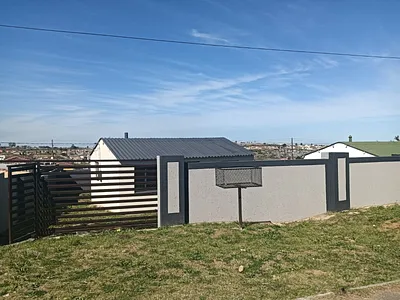 2 Bedroom House For Sale in East London - 8HfI.webp