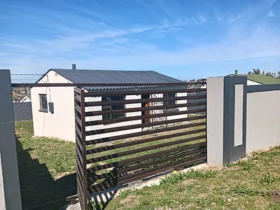 2 Bedroom House For Sale in East London - UbxR.webp