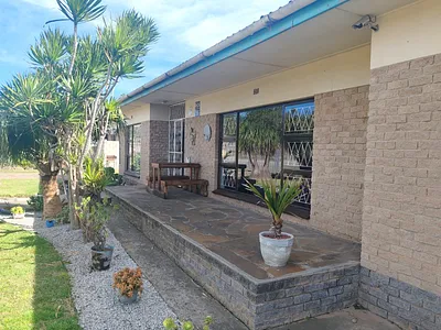 4 Bedroom House For Sale in Despatch - WYcg.webp