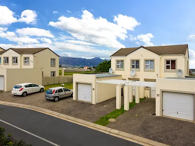 2 Bedroom Apartment For Sale in Fernwood Estate, Somerset West - bibH.webp