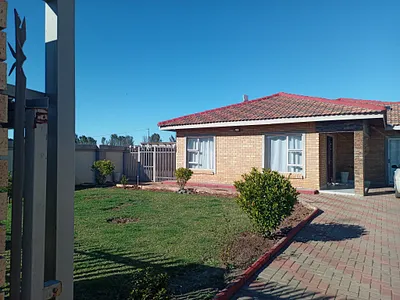 4 Bedroom House For Sale in Newcastle - img