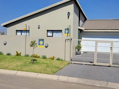 3 Bedroom House For Sale in Middelburg - F5jF.webp