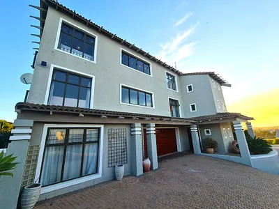 8 Bedroom House For Sale in Jeffreys Bay - PJH7.webp