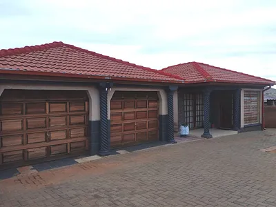 4 Bedroom House For Sale in Mogwase - VSzP.webp