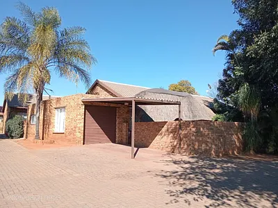 3 Bedroom Townhouse For Sale in Rustenburg - 0rKN.webp