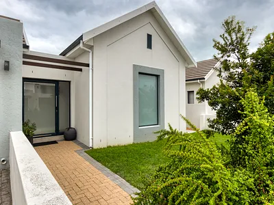 3 Bedroom House To Rent in Somerset West - 0XZQ.webp