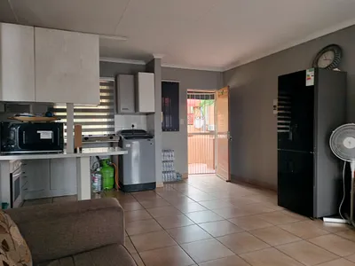 2 Bedroom Apartment To Rent in Rustenburg - img