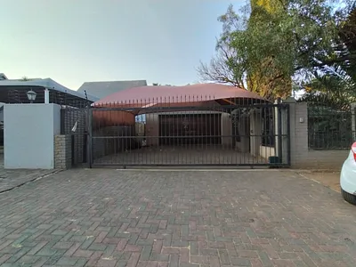 3 Bedroom House For Sale in Vanderbijlpark - JCOe.webp