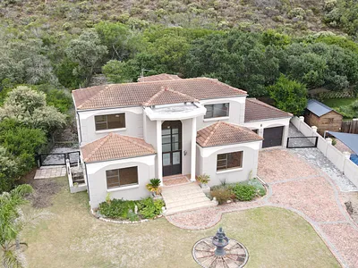 4 Bedroom House For Sale in Sedgefield - Po2y.webp