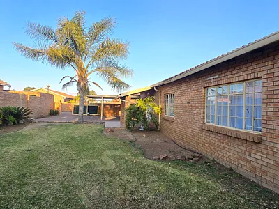 3 Bedroom House For Sale in Witbank - c50w.webp