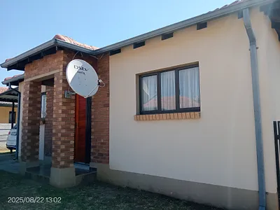 2 Bedroom Townhouse To Rent in Rustenburg - RxfS.webp