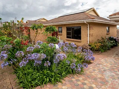 3 Bedroom Townhouse For Sale in Hartenbos - N1bp.webp