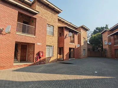 2 Bedroom Apartment For Sale in Rustenburg - 1eG9.webp