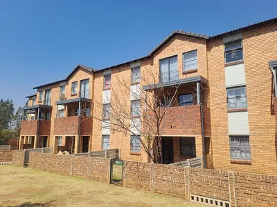 2 Bedroom Townhouse For Sale in Johannesburg - 4t5K.webp