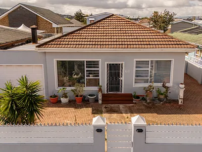 6 Bedroom House For Sale in Parow - 9fj4.webp