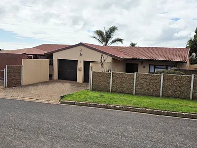 3 Bedroom House For Sale in Vredenburg - IDxU.webp