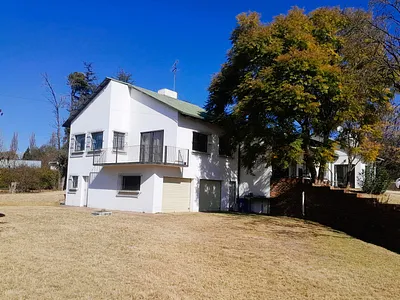 8 Bedroom House For Sale in Glen Austin, Midrand - c2yA.webp