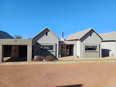 2 Bedroom Townhouse For Sale in Hartbeespoort - bDVb.webp