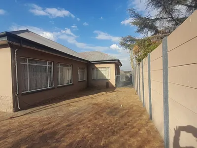 4 Bedroom House For Sale in Nigel - Vq37.webp