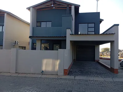 3 Bedroom House For Sale in Rustenburg - M6es.webp