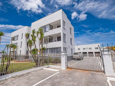 3 Bedroom Apartment For Sale in Port Elizabeth - V1us.webp