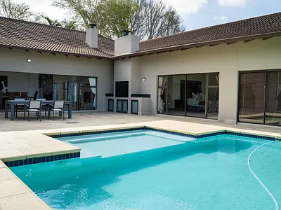 5 Bedroom House For Sale in Kloof - 6edj.webp