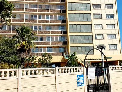 2 Bedroom Apartment For Sale in Goodwood - 6rAM.webp