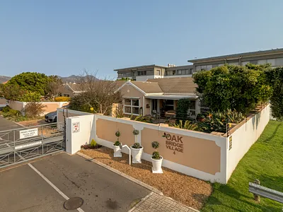 2 Bedroom Townhouse For Sale in Somerset West - VV5H.webp