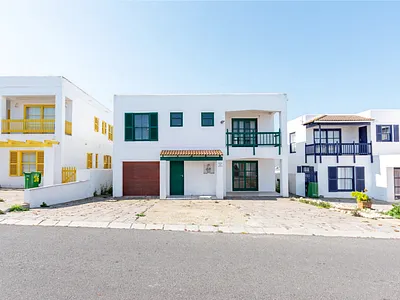 5 Bedroom House For Sale in Langebaan - 2lYt.webp