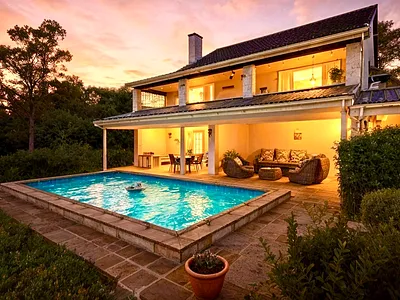 5 Bedroom House For Sale in Kloof - ic1S.webp