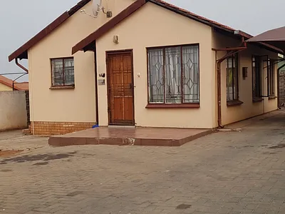 3 Bedroom House For Sale in Rustenburg - XQWX.webp