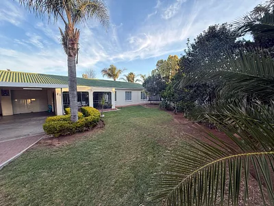 3 Bedroom House For Sale in Worcester - img