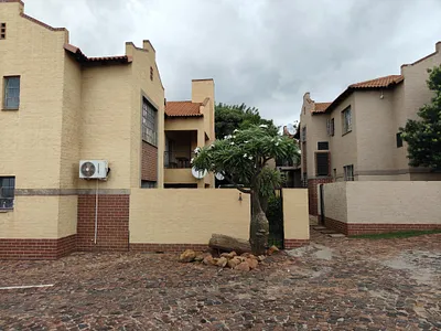 3 Bedroom Apartment For Sale in Rustenburg - 4Qob.webp
