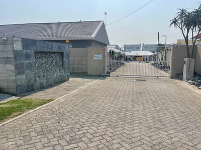 3 Bedroom Townhouse For Sale in East London - onQ1.webp