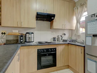 2 Bedroom Townhouse For Sale in Port Elizabeth - img
