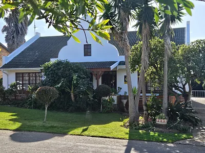 4 Bedroom House For Sale in Jeffreys Bay - lPil.webp