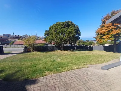 3 Bedroom House To Rent in Mossel Bay - Fdx8.webp