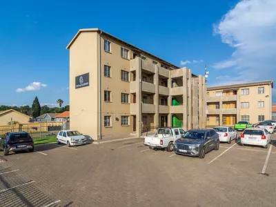 2 Bedroom Apartment For Sale in Roodepoort - nnQ5.webp