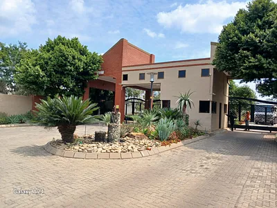2 Bedroom House For Sale in Rustenburg - YgRU.webp