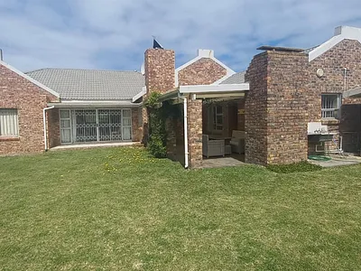 4 Bedroom House To Rent in Cape St Francis - img