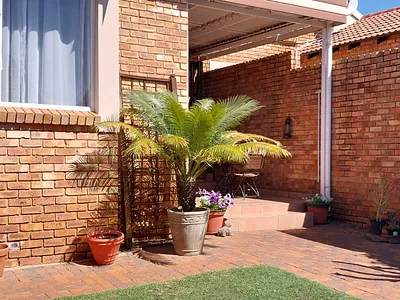 3 Bedroom Townhouse To Rent in Allen's Nek, Roodepoort - dM2j.webp