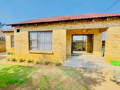 3 Bedroom House For Sale in Brakpan - 42vn.webp