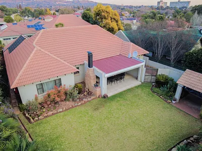 4 Bedroom House For Sale in Edenvale - bJG0.webp