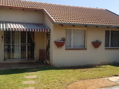 4 Bedroom House For Sale in Brakpan - j3pL.webp