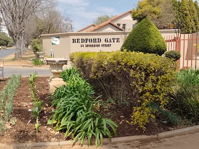 2 Bedroom House To Rent in Bedfordview - 4fFd.webp