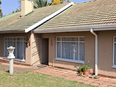 3 Bedroom House For Sale in Newcastle - b3TV.webp