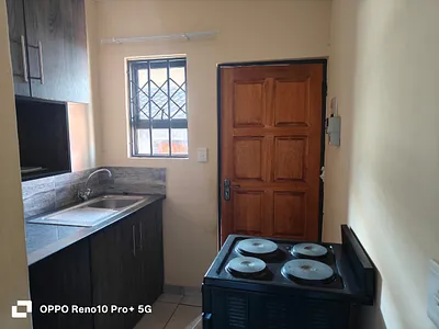 1 Bedroom Apartment To Rent in Potchefstroom - LSxt.webp