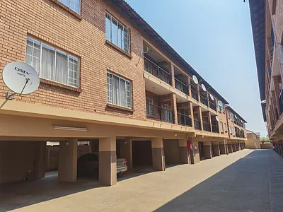 2 Bedroom Apartment For Sale in Rustenburg - 6ad5.webp
