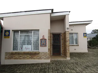 4 Bedroom House For Sale in Humansdorp - v6rA.webp